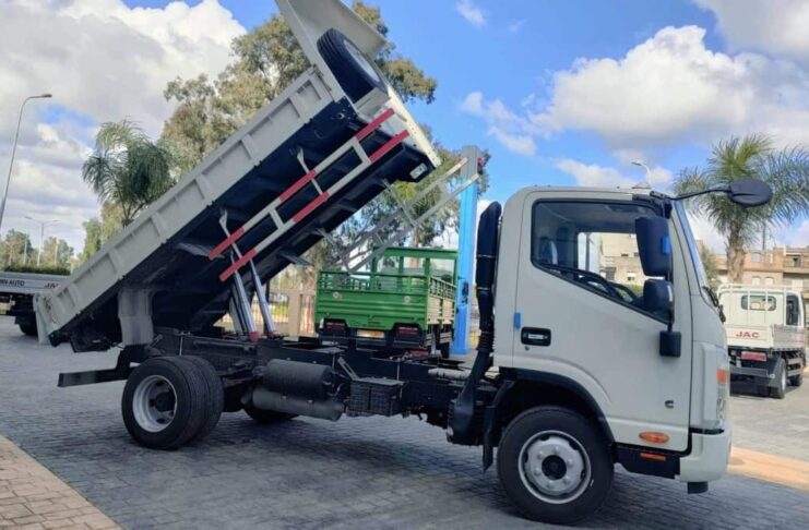JAC OMAN simple cabine - benne de 4 tonnes