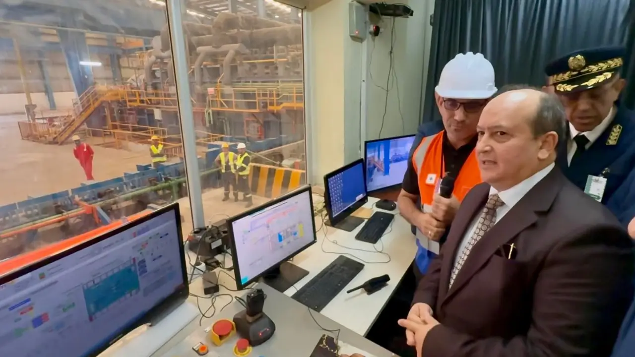 Le Premier ministre inaugure une usine de garnitures de frein à M'sila